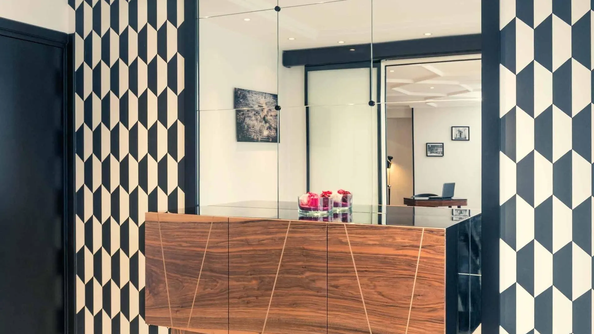 Mercure Paris Arc De Triomphe Etoile 4*,