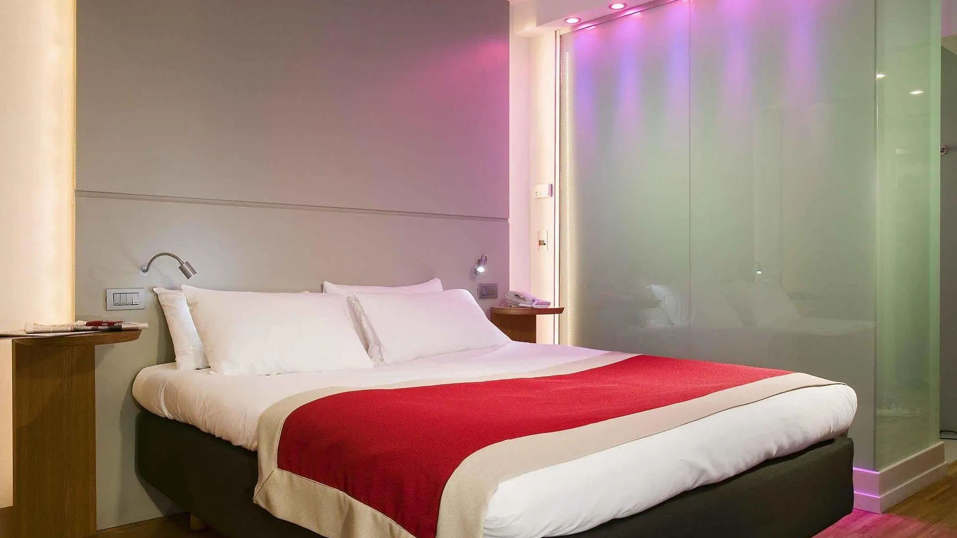 Mercure Paris Arc De Triomphe Etoile 4*,