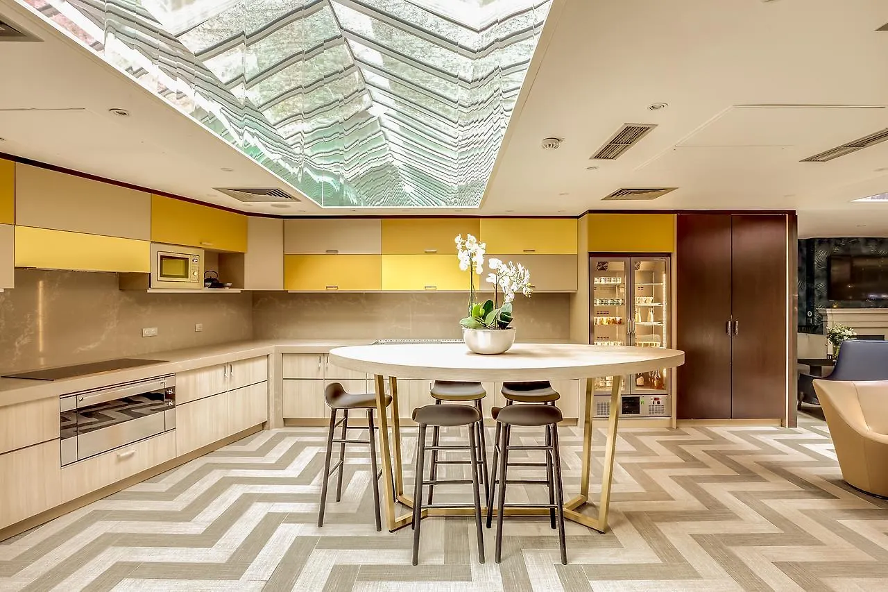 Mercure Paris Arc De Triomphe Etoile 4*,
