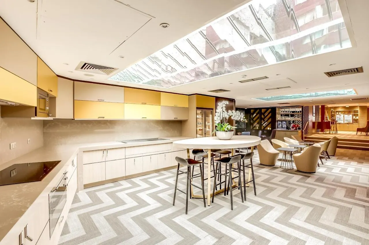 Mercure Paris Arc De Triomphe Etoile 4*,