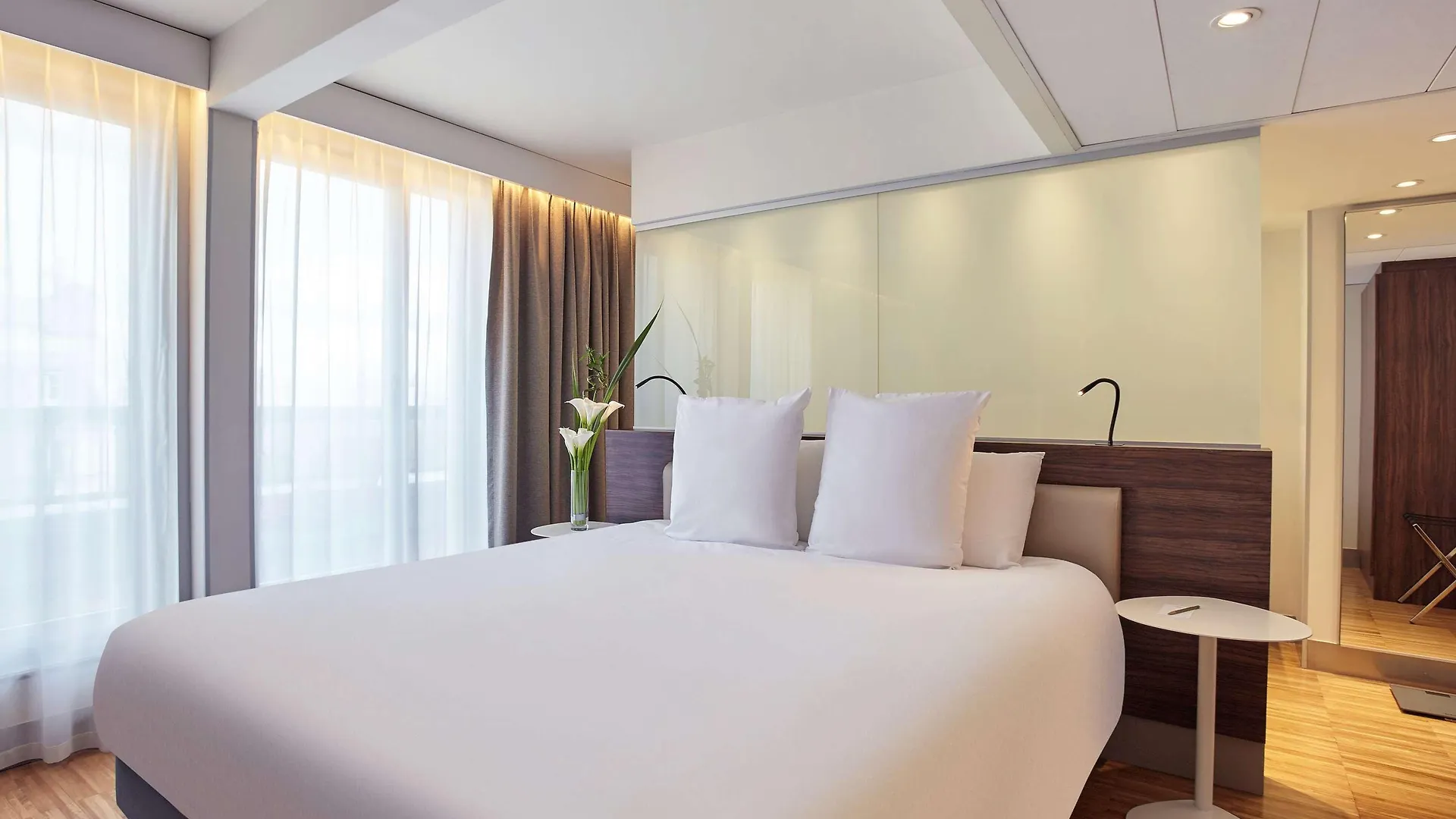 מלון Mercure Paris Arc De Triomphe Etoile